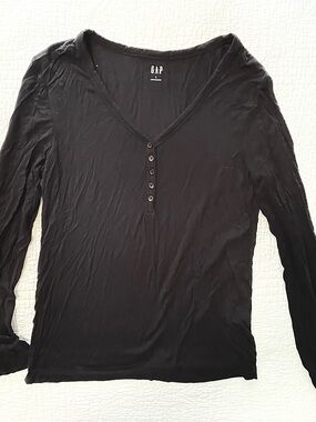 GAP Black Long Sleeve V-Neck Henley Top